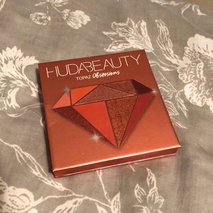 Huda Beauty Topaz Obsessions palette